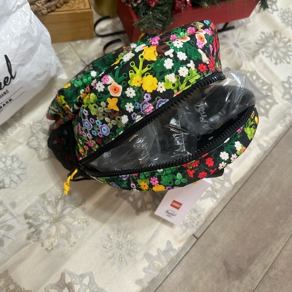 New Herschel Heritage x LEGO Children’s Floral Lego Backpack Limited Edition 15L - Picture 7 of 16